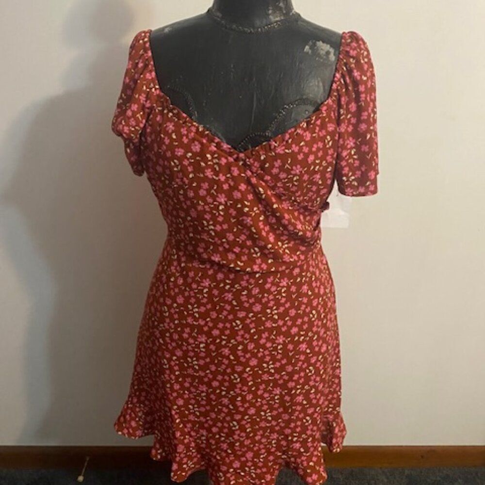 Lush Brick Floral cold shoulder ruffle bottom mini dress, size L